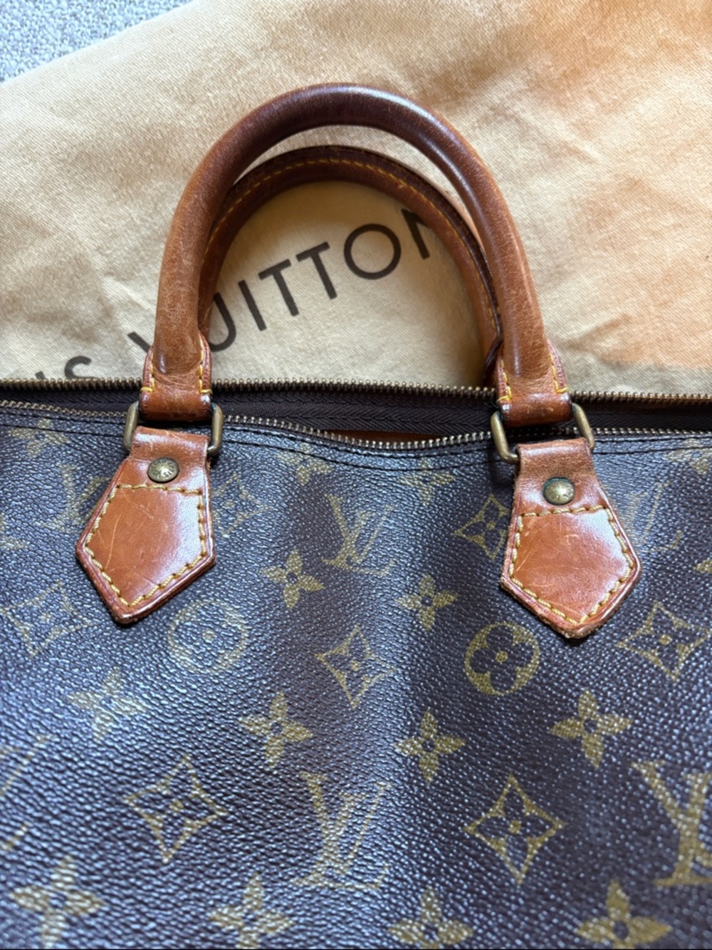 Louis Vuitton Speedy 40 - Picture 11 of 16